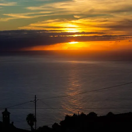Holiday home Casa Caromba, Sunrise *